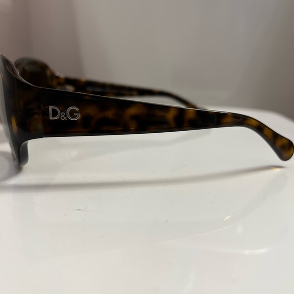 Dolce and Gabbana sunglasses - Picture 4 of 5